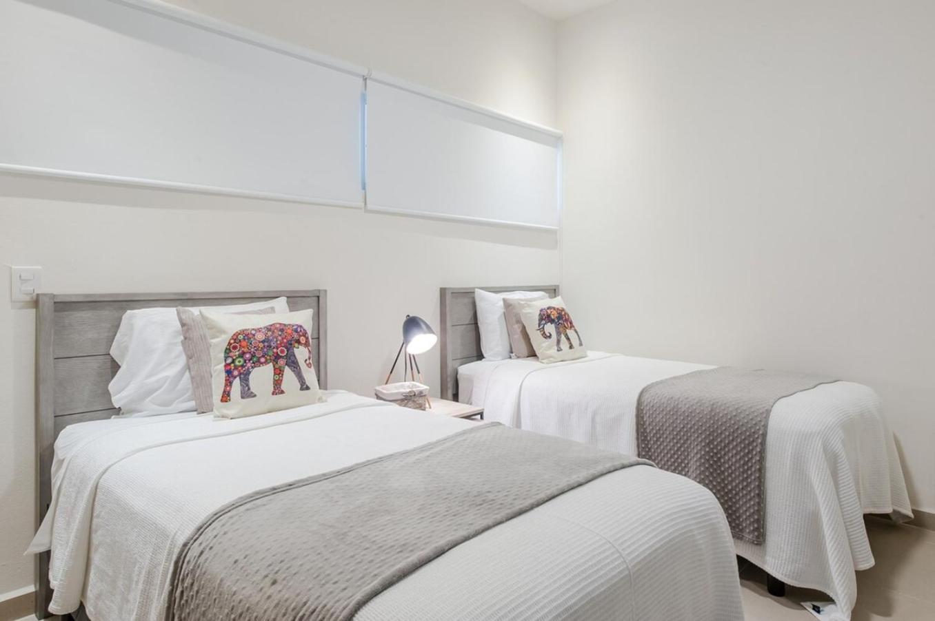 Workation Paradise Gated, Wifi 500mb, Gym, Pool * Playa del Carmen