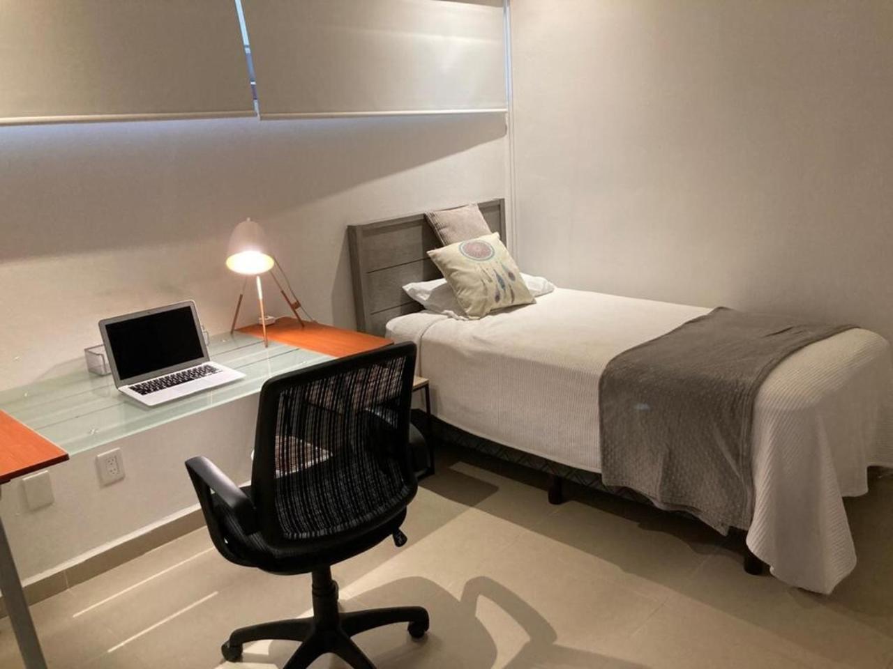 Workation Paradise Gated, Wifi 500mb, Gym, Pool Сasa de vacaciones *